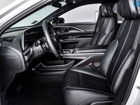 Used 2024 Cadillac Lyriq Luxury RWD image 13