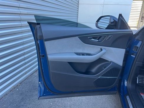 Used 2024 Audi SQ8 Premium Plus w/ Executive Package image 20