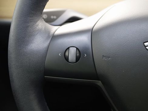 Used 2022 Tesla Model Y Performance image 34