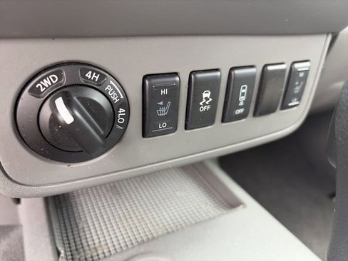 Used 2020 Nissan Frontier SV w/ Midnight Edition Floor Mats AWD/4WD image 26