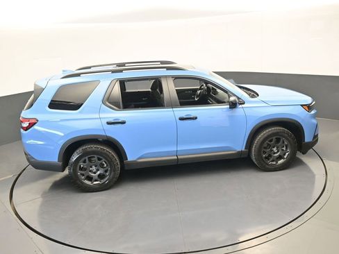 Used 2025 Honda Pilot TrailSport image 59