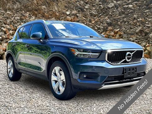 Used 2021 Volvo XC40 T4 Momentum FWD image 9