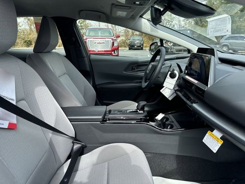 New 2024 Toyota Prius LE image 31