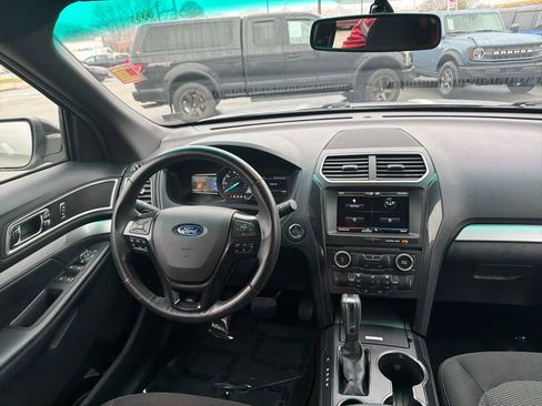 Used 2016 Ford Explorer XLT w/ Equipment Group 201A image 9