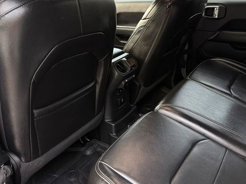 Used 2023 Jeep Wrangler Unlimited Sahara w/ Cold Weather Group AWD/4WD image 24