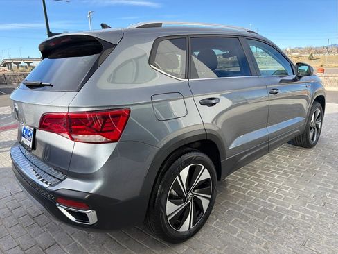 Certified 2023 Volkswagen Taos SE image 7