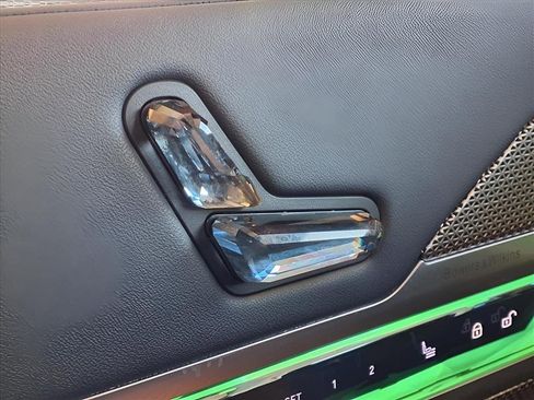 Used 2024 BMW 740i image 25