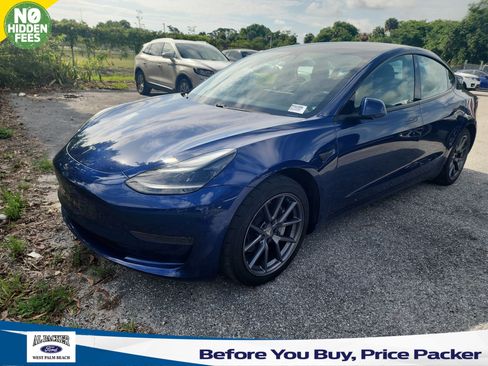 Used 2021 Tesla Model 3 Standard Range RWD image 1