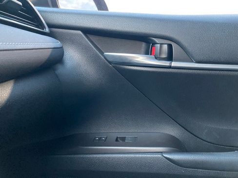 Used 2022 Toyota Camry SE FWD image 26