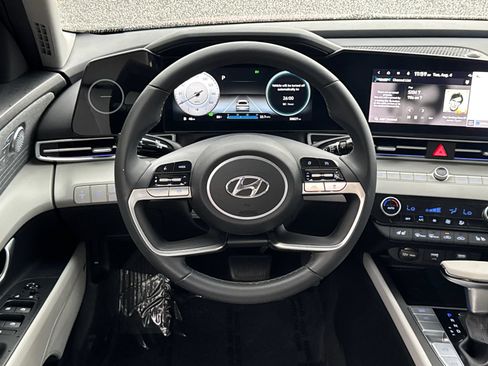 Used 2023 Hyundai Elantra Limited FWD image 23