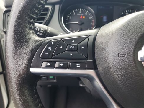 Used 2019 Nissan Rogue SL w/ Premium Package image 18