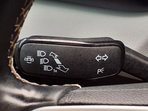 Used 2023 Volkswagen Taos SE image 25