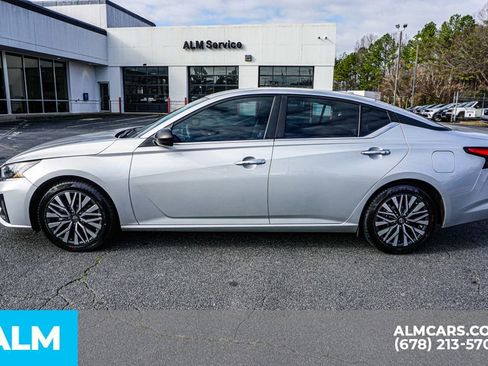 Used 2024 Nissan Altima 2.5 SV image 6