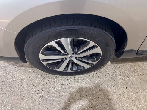 Used 2018 Subaru Outback 2.5i Limited image 12