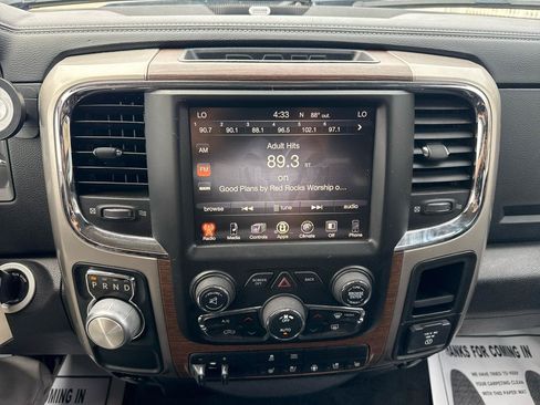Used 2017 RAM 1500 Laramie RWD image 38