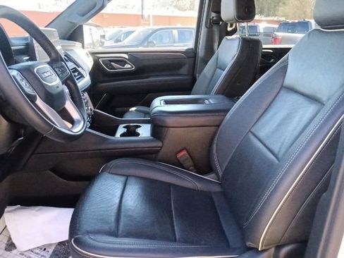 Used 2024 GMC Yukon XL SLT image 15