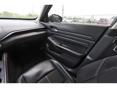 Used 2022 Nissan Altima 2.5 SR w/ Midnight Edition Package FWD image 11