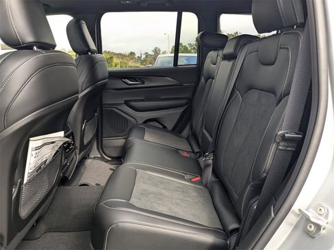 New 2025 Jeep Grand Cherokee Altitude image 14