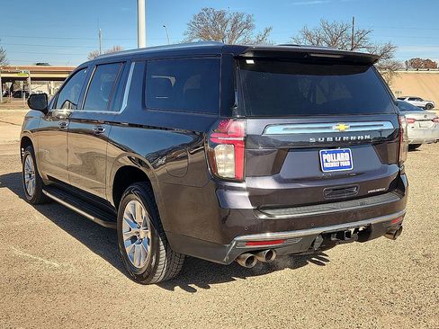 Used 2023 Chevrolet Suburban Premier image 2