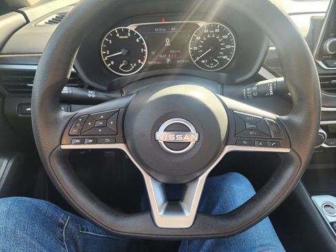 Used 2025 Nissan Altima 2.5 SV image 9