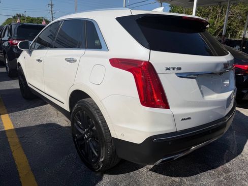 Used 2017 Cadillac XT5 Platinum w/ Driver Assist Package AWD/4WD image 4