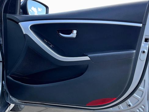 Used 2016 Hyundai Elantra GT FWD image 23