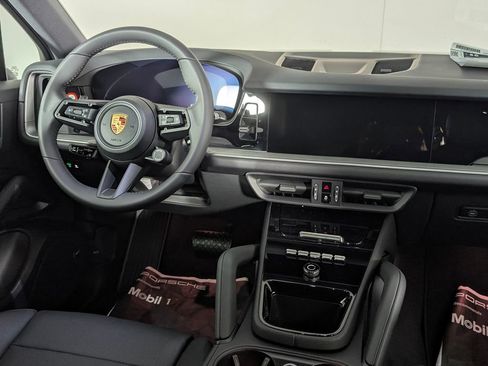 New 2026 Porsche Cayenne image 21