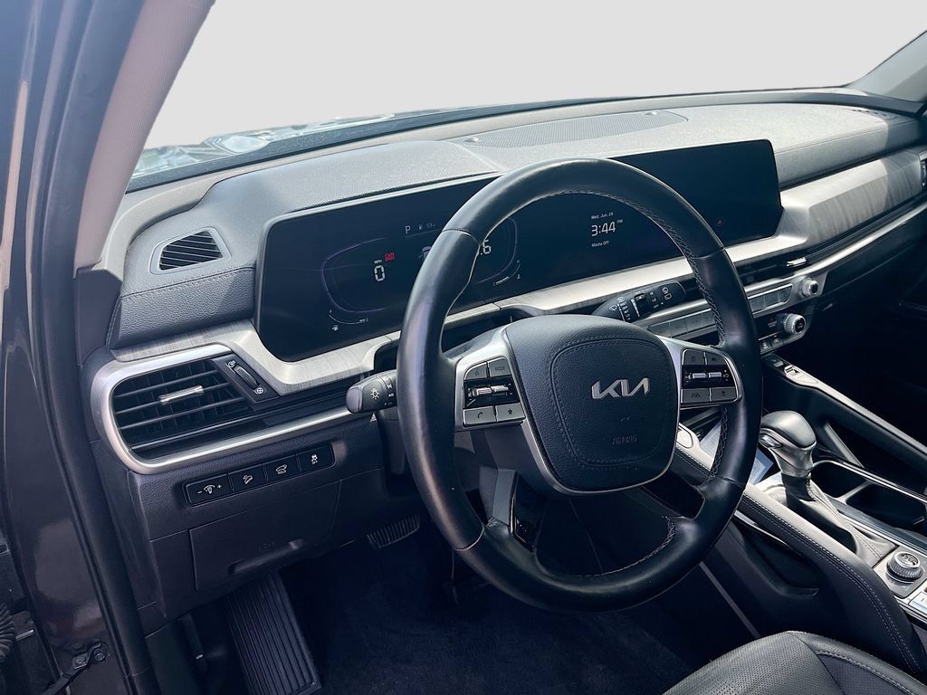 Used 2023 Kia Telluride EX w/ EX Captain's Chair Package AWD/4WD image 9