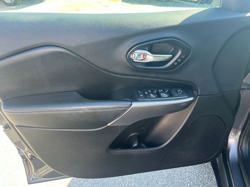 Used 2019 Jeep Cherokee Limited w/ Trailer Tow Group image 16