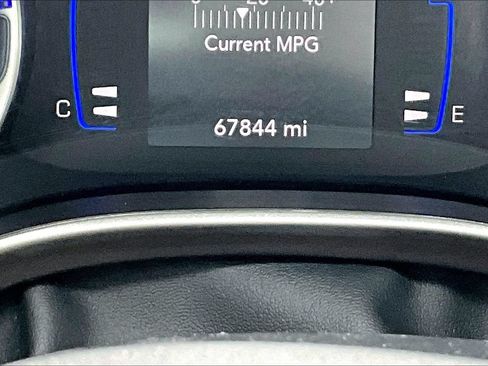 Used 2023 Chrysler Voyager LX FWD image 13