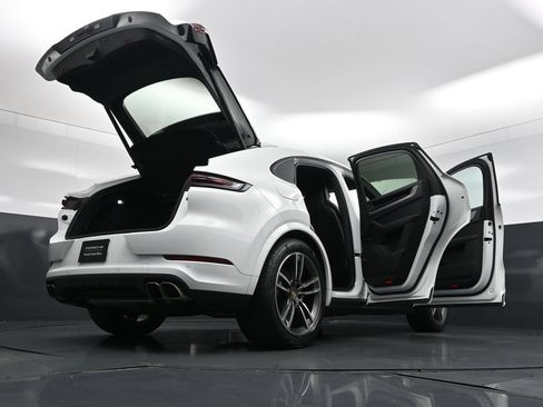Used 2024 Porsche Cayenne Turbo AWD/4WD image 35