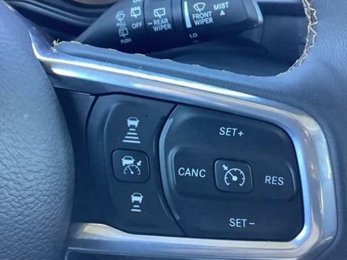 Used 2024 Jeep Wrangler Unlimited Sahara image 27