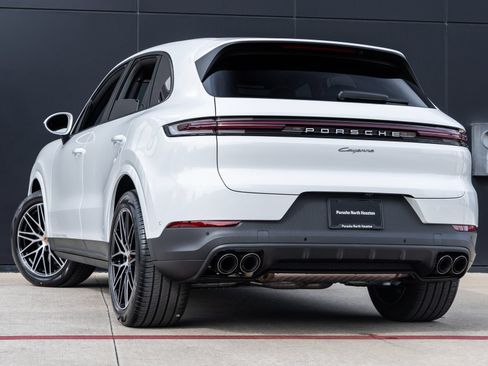 Certified 2026 Porsche Cayenne AWD/4WD image 3