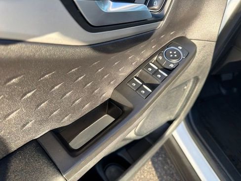 Used 2020 Ford Escape SE image 13