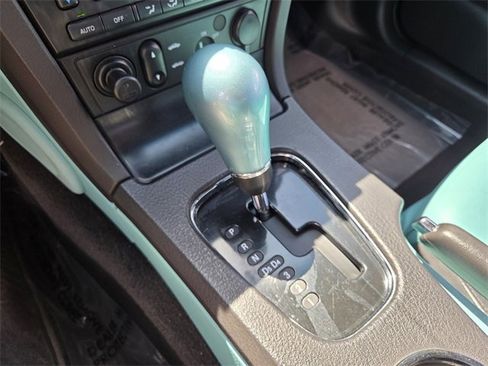 Used 2002 Ford Thunderbird image 25