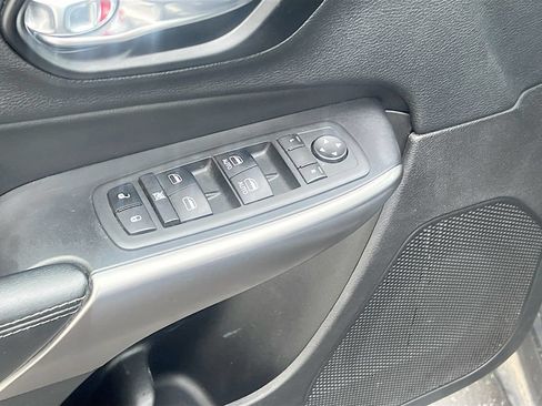 Used 2021 Jeep Cherokee Latitude Lux w/ Comfort/Convenience Group FWD image 17