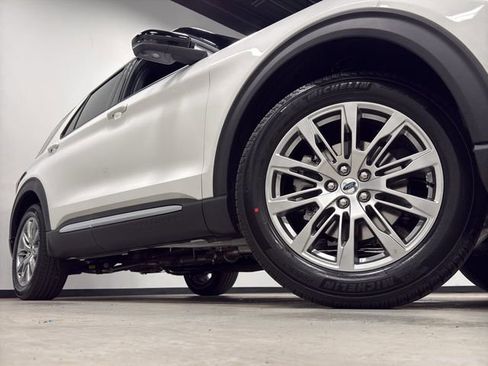 New 2026 Ford Explorer Platinum RWD image 3