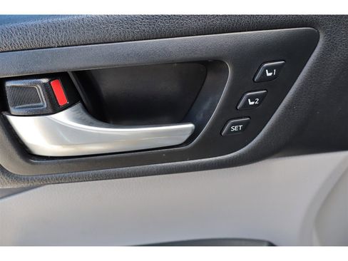 Used 2017 Toyota Highlander FWD V6 image 28