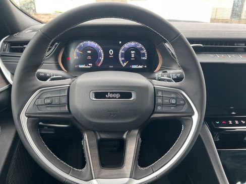 New 2026 Jeep Grand Cherokee Altitude image 23