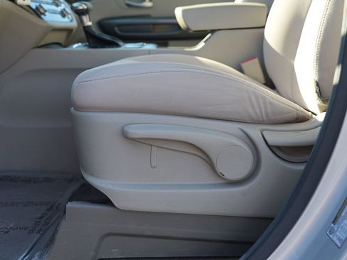 Used 2018 Kia Sedona L FWD image 15