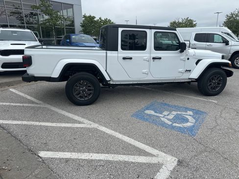 New 2025 Jeep Gladiator Sport image 33