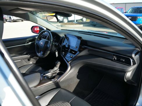 Used 2021 Toyota Camry SE image 19