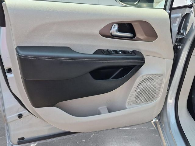 Used 2024 Chrysler Voyager LX FWD image 13