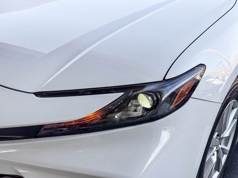 Used 2025 Toyota Camry SE AWD/4WD image 10