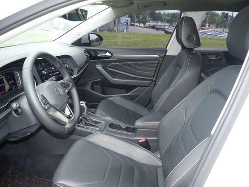 Used 2022 Volkswagen Jetta SEL FWD image 2