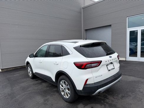 Used 2023 Ford Escape Active w/ Tech Pack #2 AWD/4WD image 3