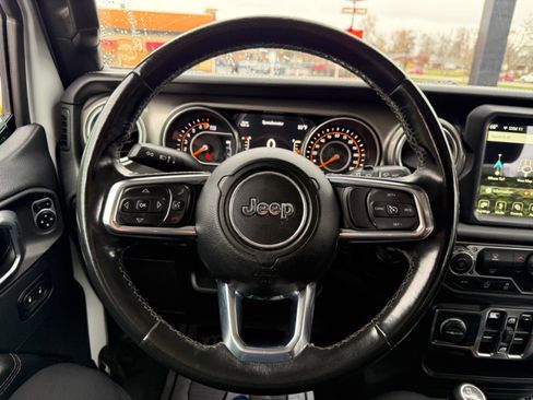 Used 2018 Jeep Wrangler Unlimited Sahara w/ Uconnect 4C Nav & Sound Group AWD/4WD image 18