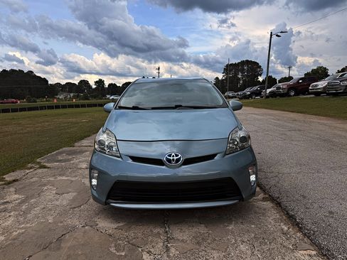 Used 2015 Toyota Prius Two FWD image 2
