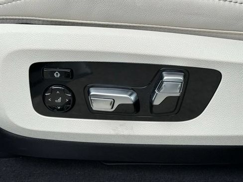Used 2026 BMW X7 xDrive40i w/ M Sport Package AWD/4WD image 21
