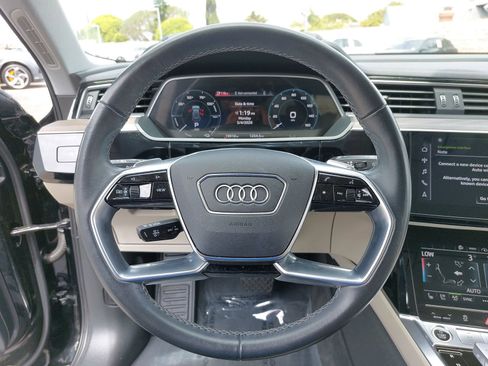 Used 2024 Audi Q8 e-tron Premium Plus w/ Premium Plus Package AWD/4WD image 19